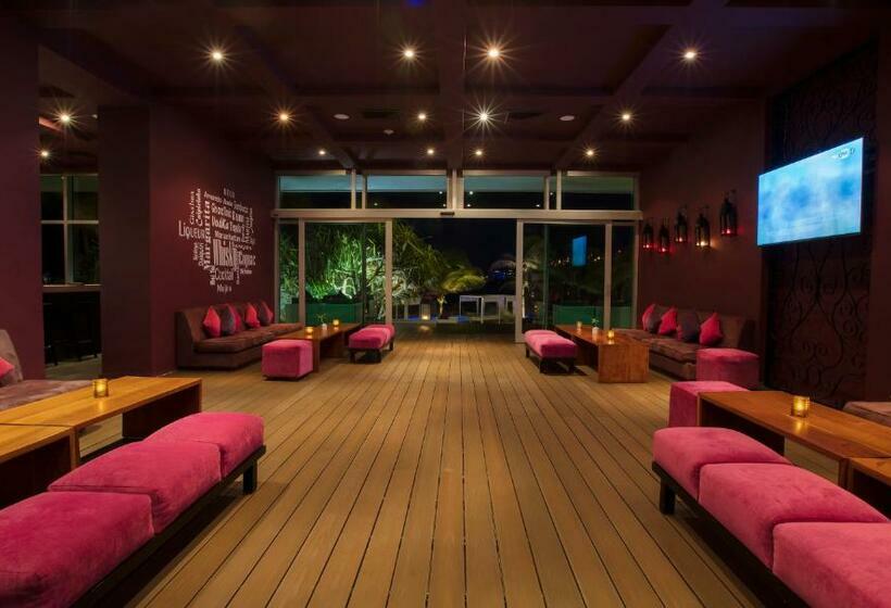 リゾートホテル Altitude at Krystal Grand Cancun - All Inclusive