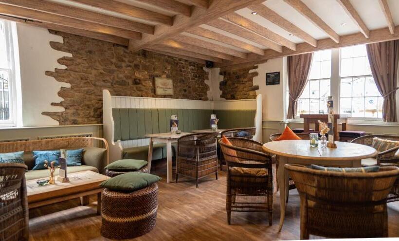 旅馆 The Oak House