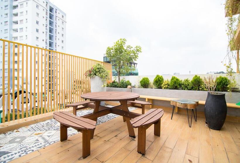 هتل Reddoorz Plus Near Saigon Train Station