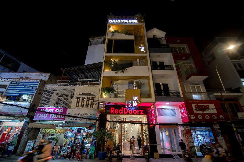 هتل Reddoorz Plus Near Saigon Train Station