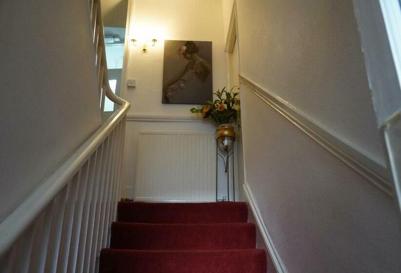 פנסיון Marlborough Guest House B & B