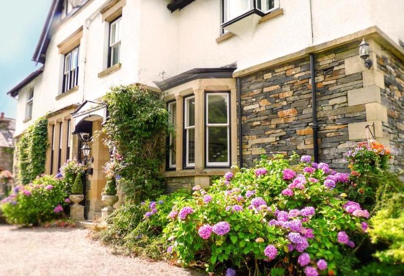 ペンション Chestnuts Guest House