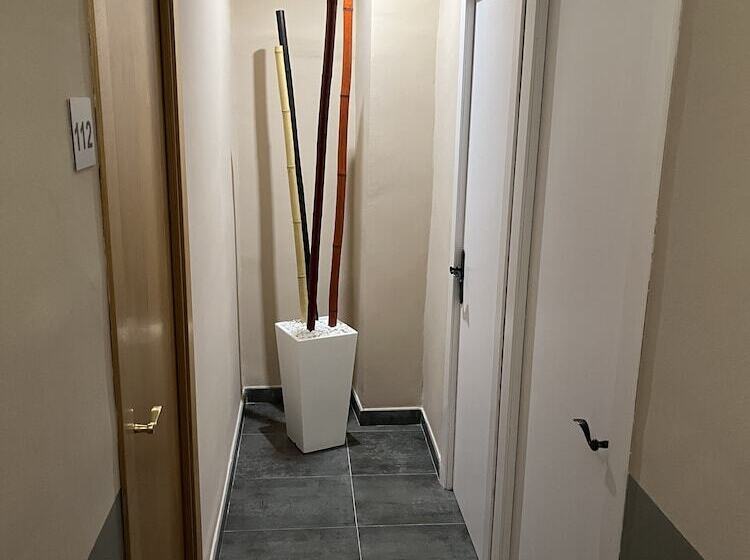 پانسیون Hostal Tarres