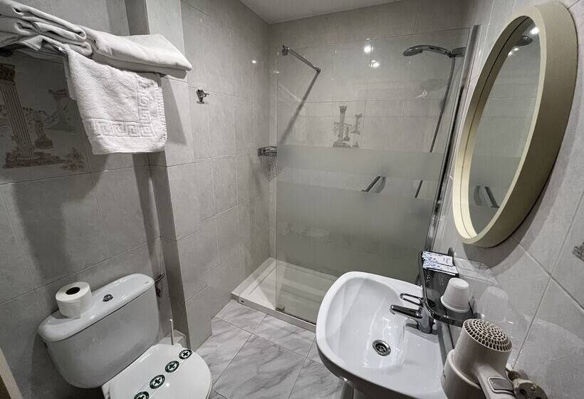 پانسیون Hostal Tarres