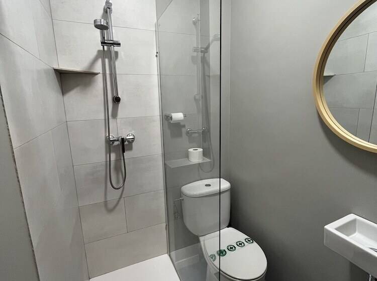 پانسیون Hostal Tarres