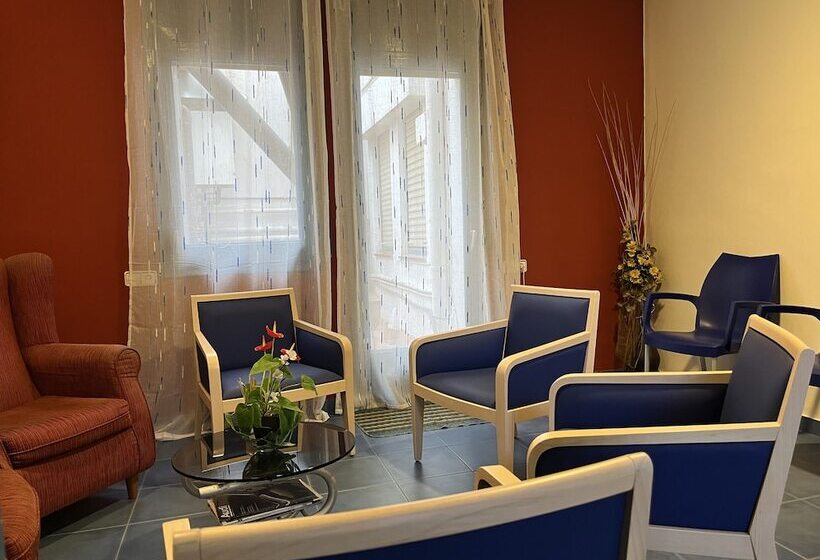 پانسیون Hostal Tarres