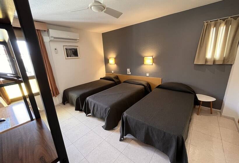 پانسیون Hostal Tarres