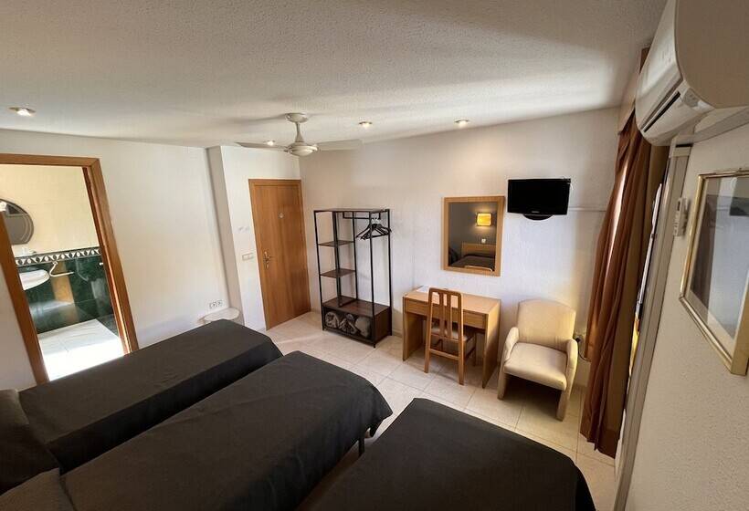 پانسیون Hostal Tarres