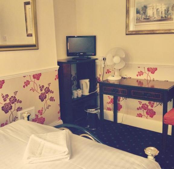 Пансион The Royal Standard Guest House