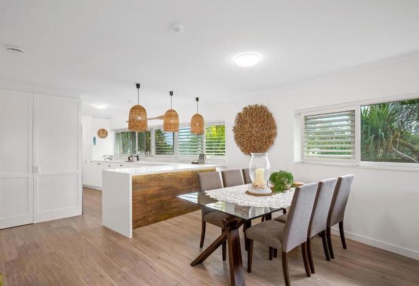 Narrowneck Court Holiday Apartments