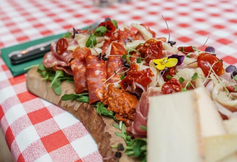 بنسيون The Limes