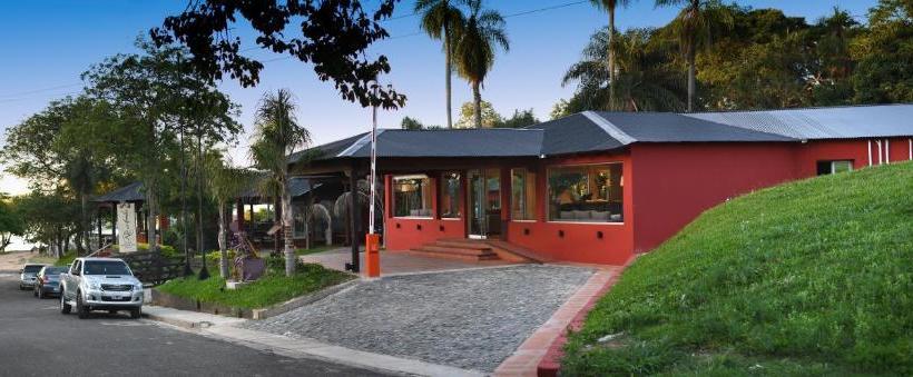 Río Arriba Suites & Apartments & Restó