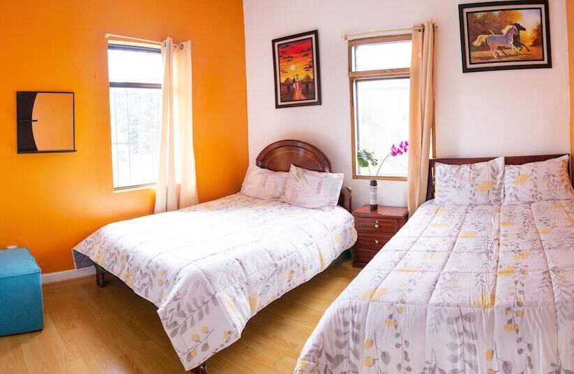 پانسیون Whipala Hostal