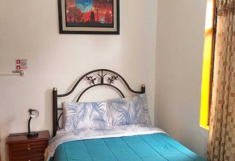 پانسیون Whipala Hostal