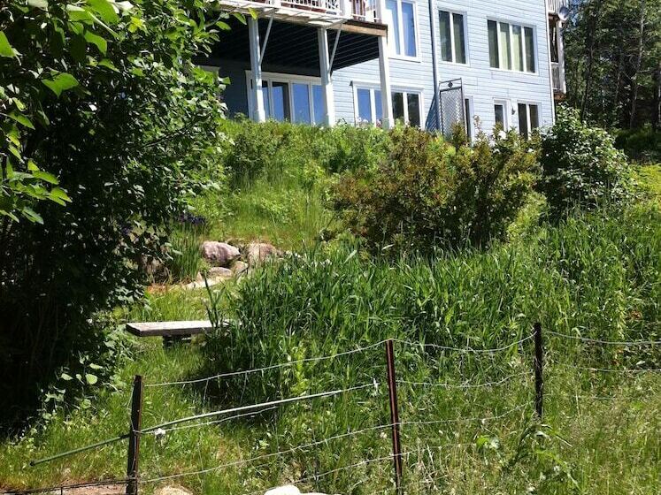 הוסטל Auberge Cap Aux Corbeaux