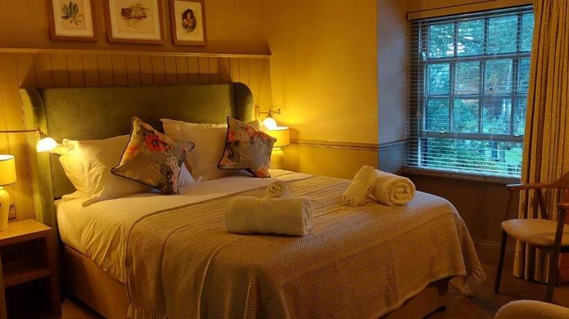 فندق صغير The Crown Inn