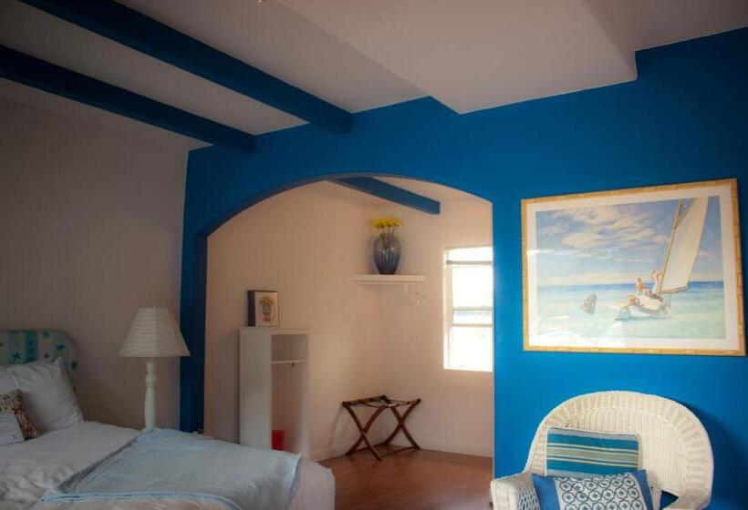 فندق صغير The Islander Inn