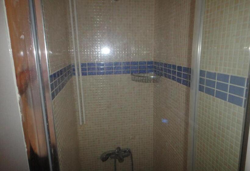 پانسیون Pensió Restaurant Llança