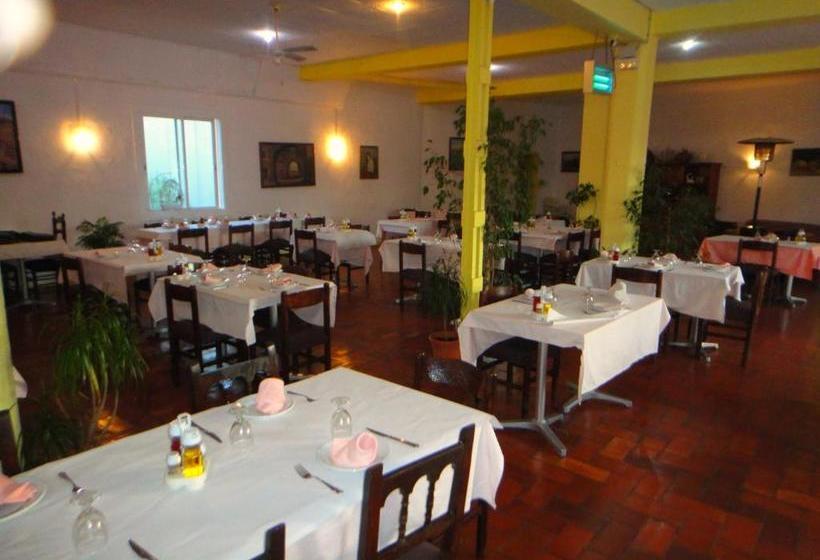 پانسیون Pensió Restaurant Llança