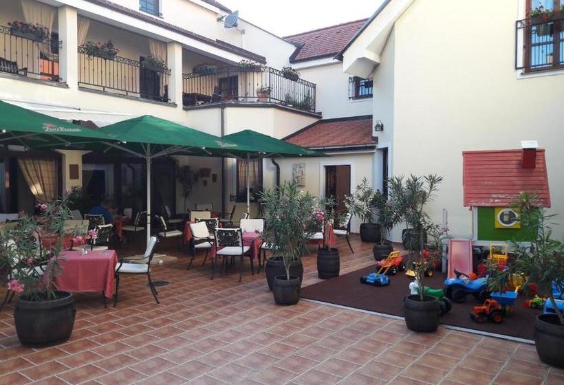 膳宿费 Sebastian U Hoffera