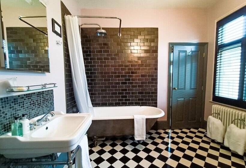 پانسیون The Linden Stansted