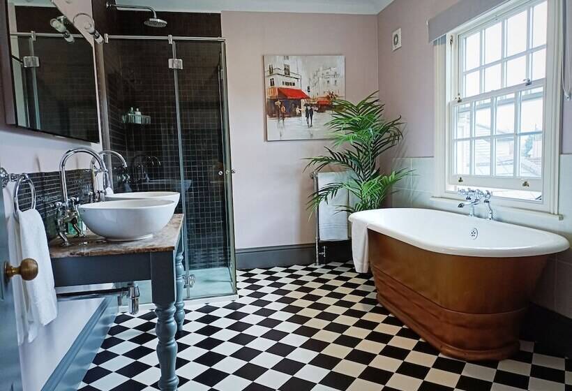 پانسیون The Linden Stansted