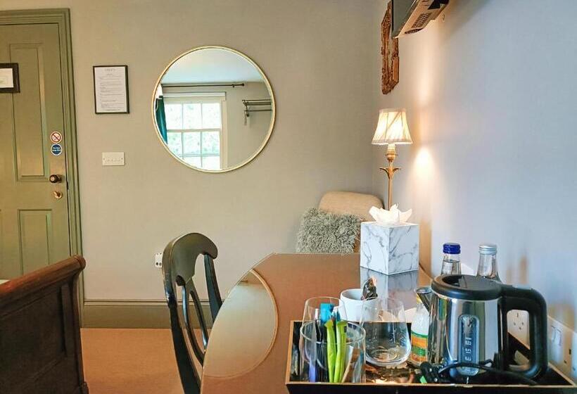 پانسیون The Linden Stansted