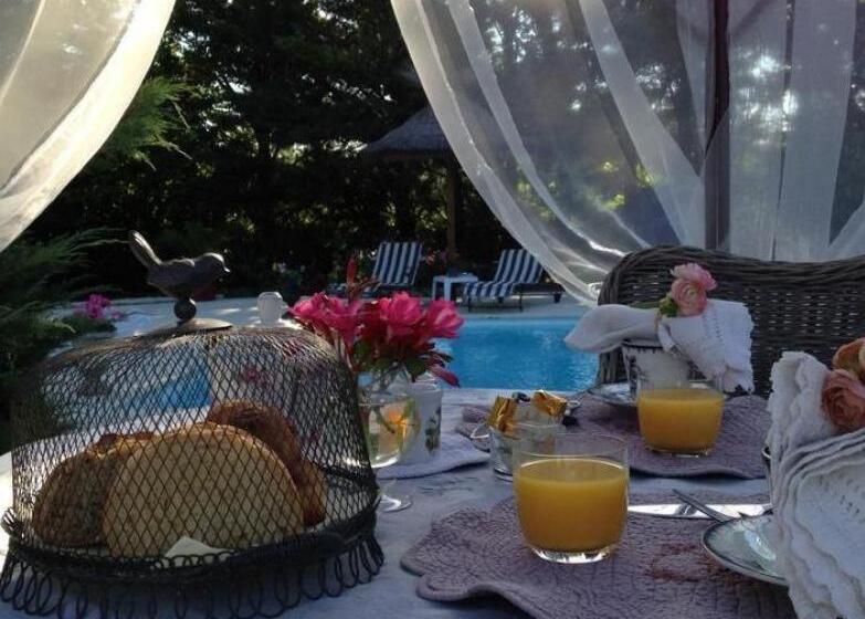 تختخواب و صبحانه Le Moulin De Sonnailles