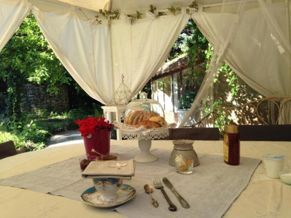 تختخواب و صبحانه Le Moulin De Sonnailles