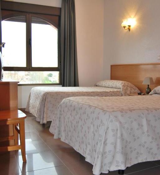 بنسيون Hostal Cazalegas