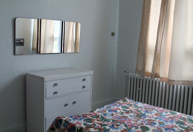 הוסטל Auberge La Petite école De Forillon