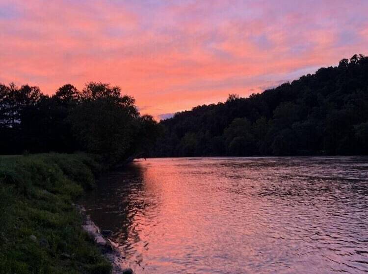 پانسیون Asheville River Cabins