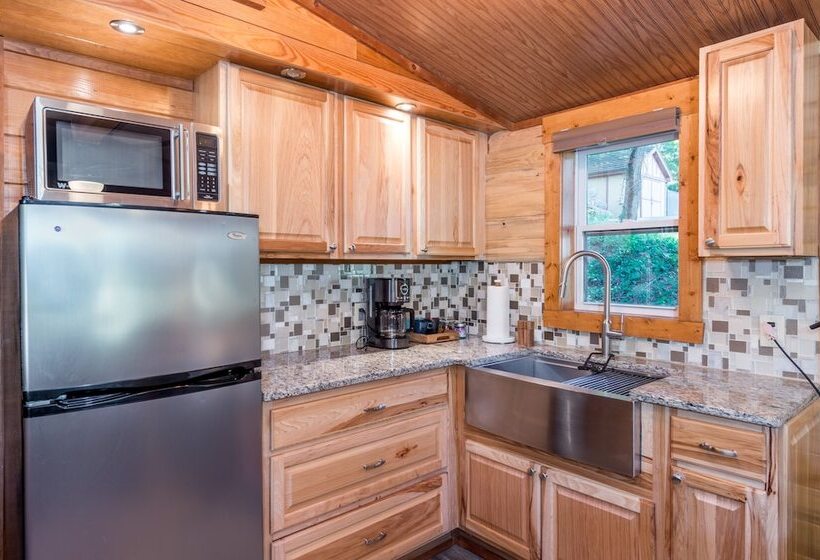 پانسیون Asheville River Cabins