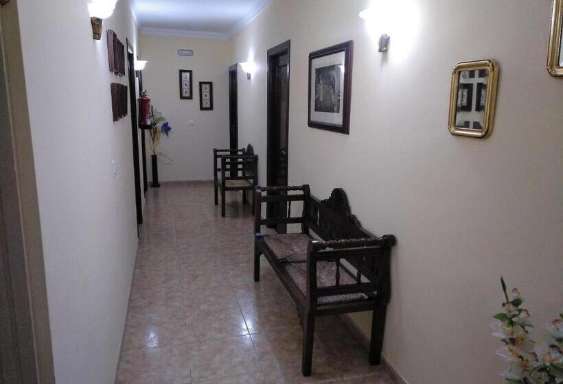 پانسیون Hostal El Polígono