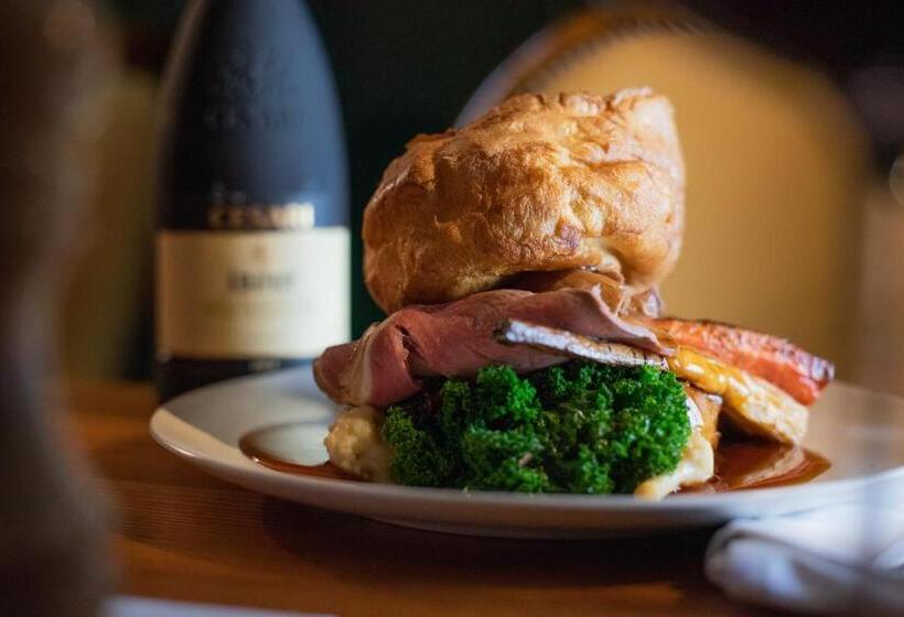 הוסטל Cromwell Arms Country Pub With Rooms