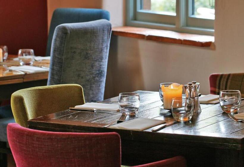 הוסטל Cromwell Arms Country Pub With Rooms