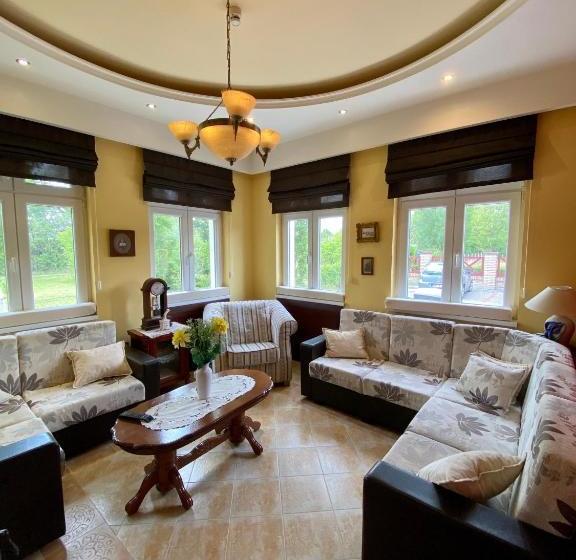 پانسیون Villa Larus