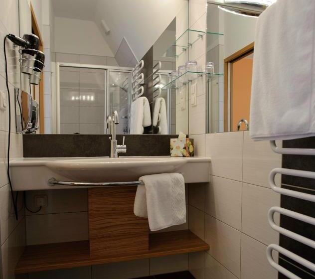 ペンション Villa Nova   Hotel Garni