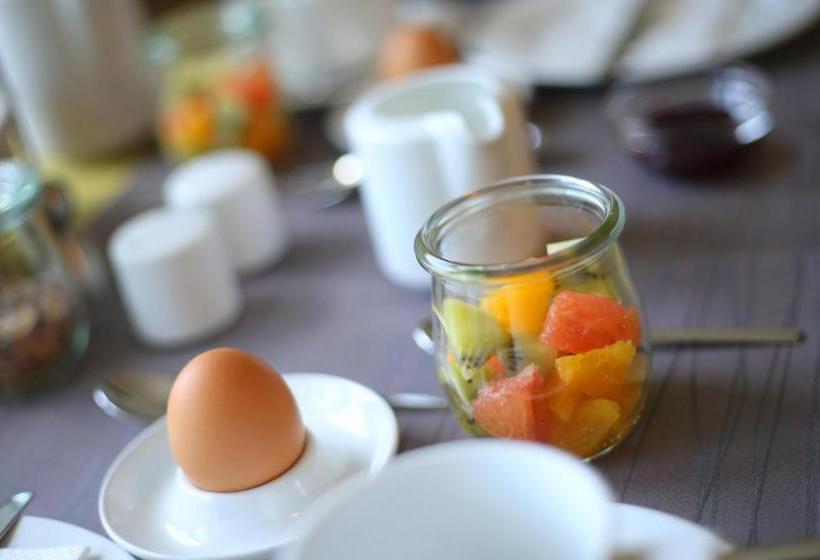 ペンション Ernst Clüsserath Weingut & Weinhotelchen