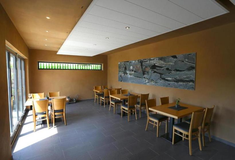 ペンション Ernst Clüsserath Weingut & Weinhotelchen