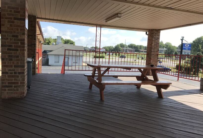 הוסטל Americas Inn Bardstown