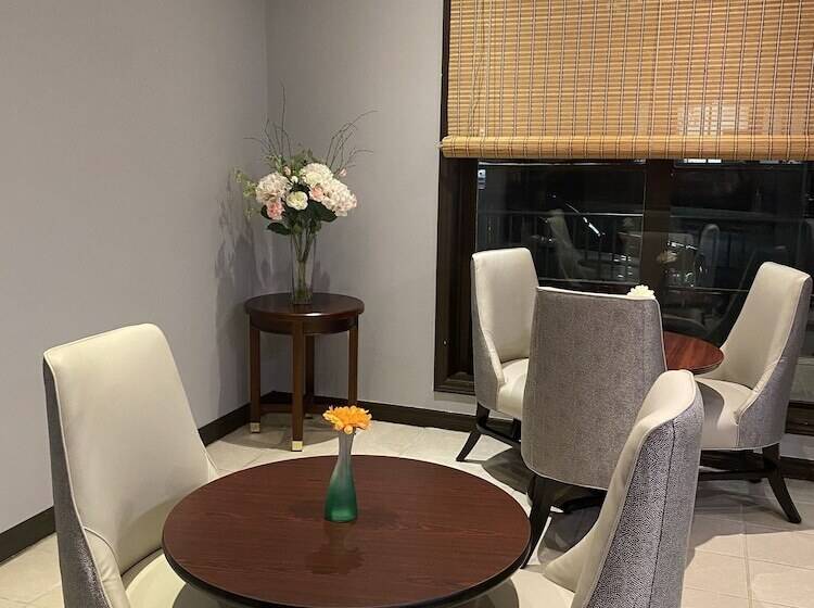 הוסטל Le Voyageur Inn