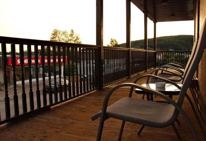 הוסטל Le Voyageur Inn