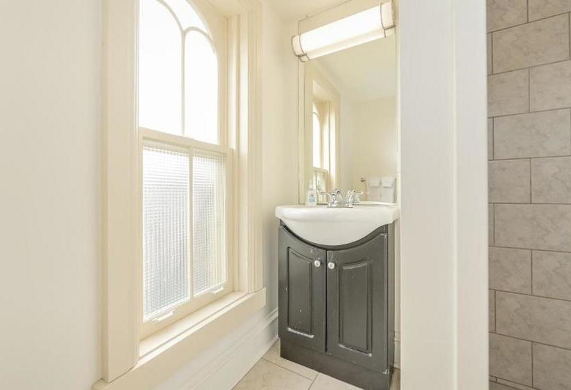 호스텔 St Andrew Suites