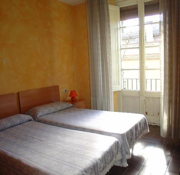 膳宿费 Hostal Adarnius