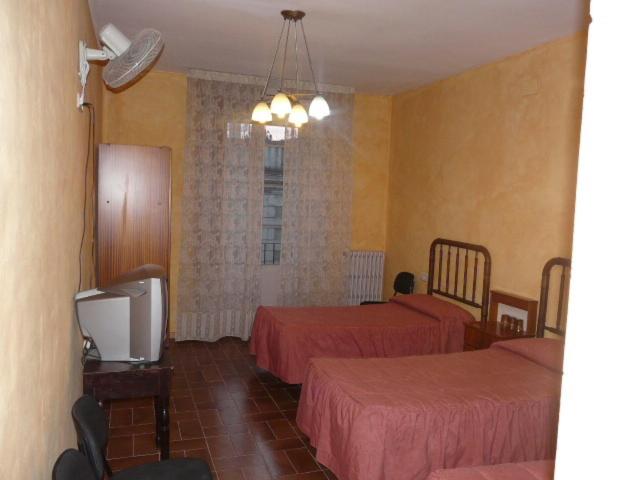 膳宿费 Hostal Adarnius