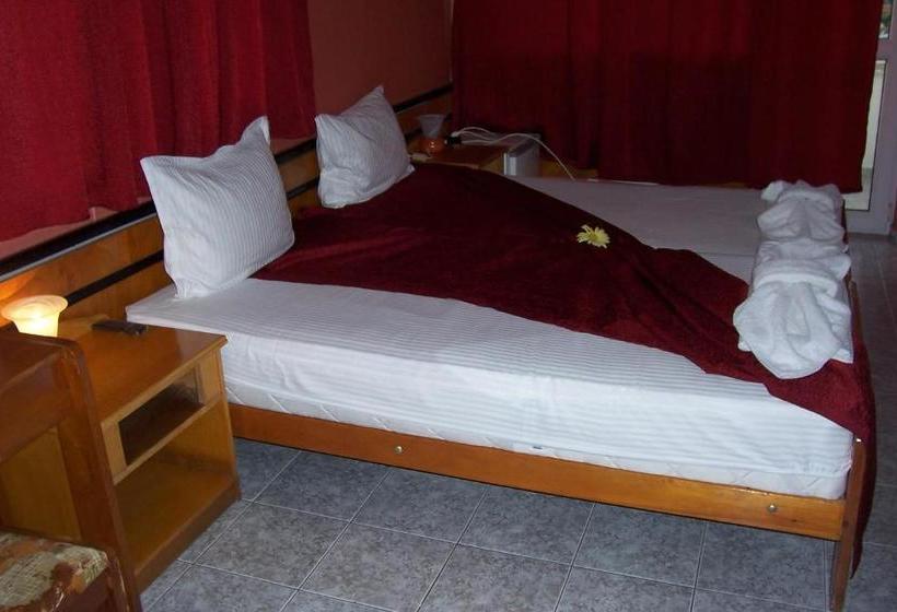 פנסיון Nelly Guest House