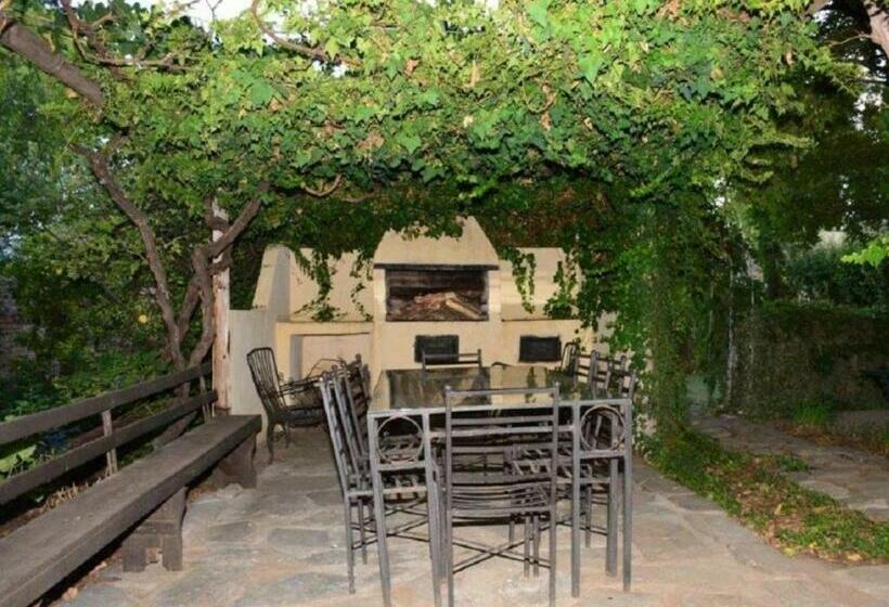 פנסיון Cypress Cottage