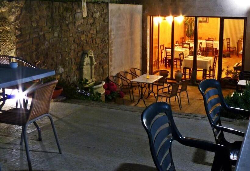 بنسيون Hostal La Fuente