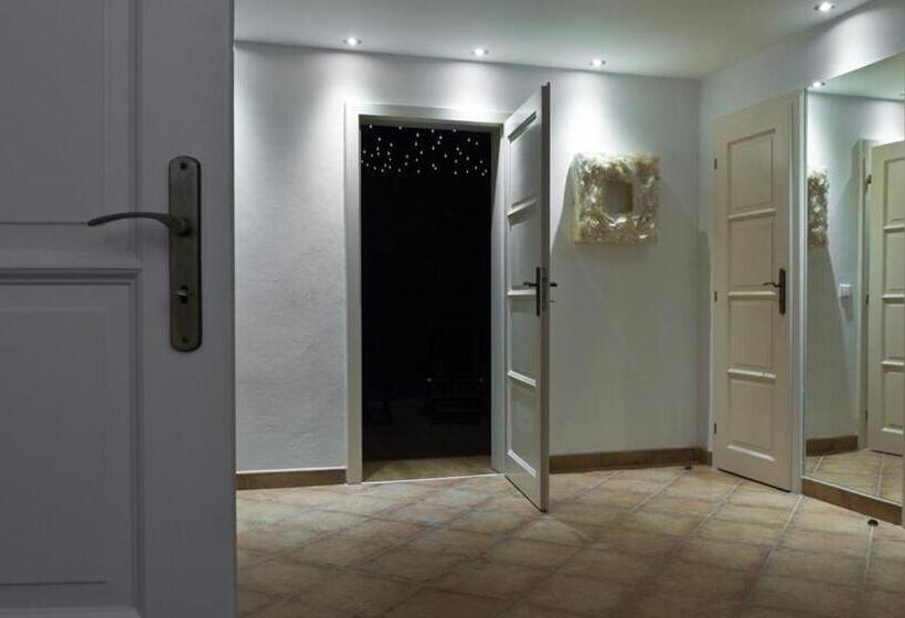 پانسیون Residence Arx & Wellness